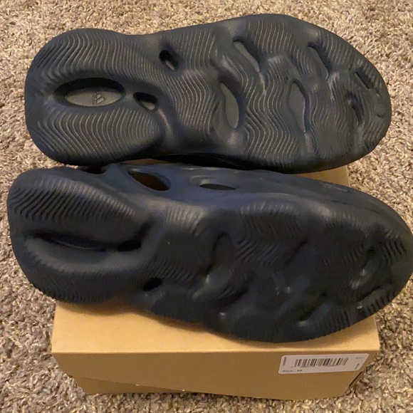 Yeezy Foam Mineral Blue (kids) - Picture 2 of 8